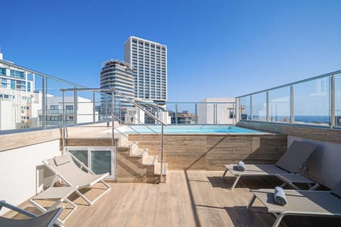 View (from property/room), Balcony/Terrace, Sea view, Swimming pool