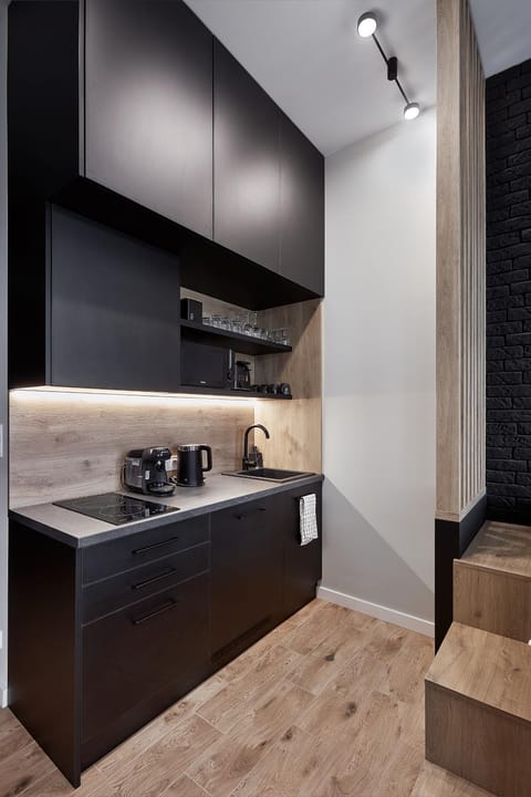 Coffee/tea facilities, Kitchen or kitchenette, minibar, stove