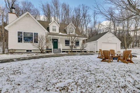 5 Mi to Mt Snow West Dover Getaway with Hot Tub House in West Dover