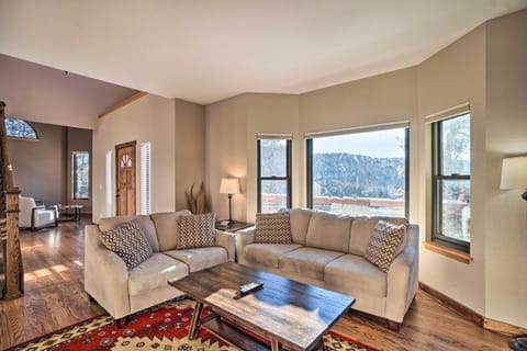 Expansive Evergreen Home with Hot Tub and Deck! House in Evergreen