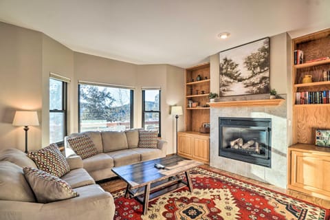 Expansive Evergreen Home with Hot Tub and Deck! House in Evergreen