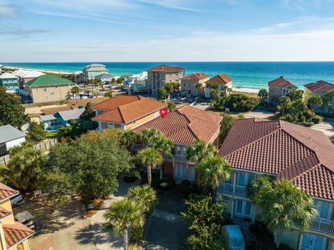 LUV PCB by Sand Seeker Vacations House in Sunnyside