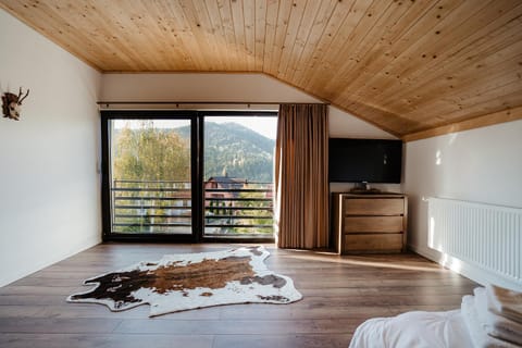 Natural landscape, TV and multimedia, Photo of the whole room, Bedroom, Mountain view