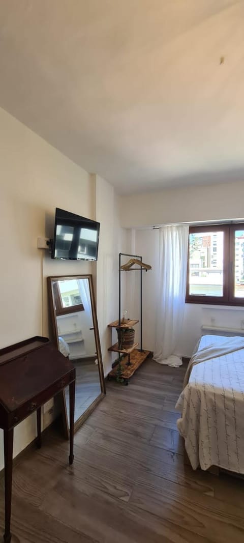 Photo of the whole room, Bedroom, hair dresser