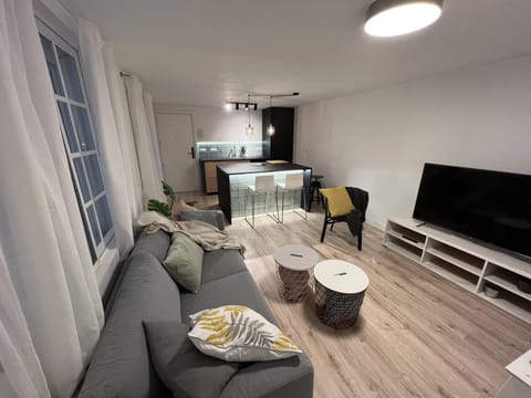 Kitchen or kitchenette, Living room