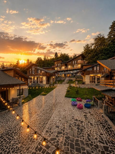 Property building, Natural landscape, Sunrise, Sunset
