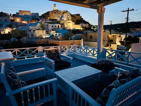 Property building, Patio, View (from property/room), Balcony/Terrace, City view, Landmark view, Mountain view