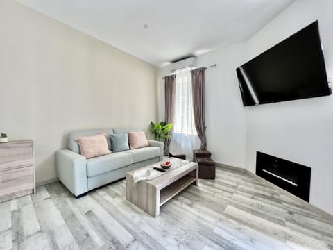 Communal lounge/ TV room, Living room