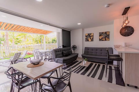 Living room, Seating area