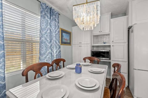 Fanta Sea - Private Seasonal Hot Tub, Game Room, Walk to Beach, Pets OK, & More! House in Lower Grand Lagoon