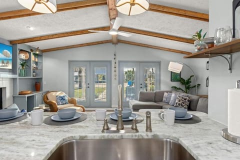 Fanta Sea - Private Seasonal Hot Tub, Game Room, Walk to Beach, Pets OK, & More! House in Lower Grand Lagoon