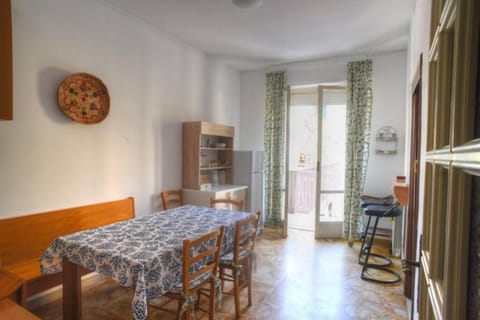 Ampio appartamento per 9 persone a pochi passi dal mare Apartment in Albenga