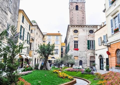 Ampio appartamento per 9 persone a pochi passi dal mare Apartment in Albenga