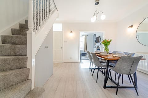 Southview Stays - Three bedroom House House in Chester