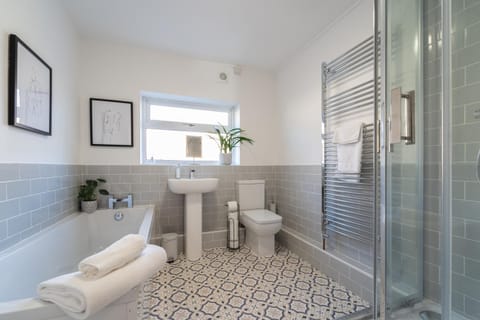 Southview Stays - Three bedroom House House in Chester