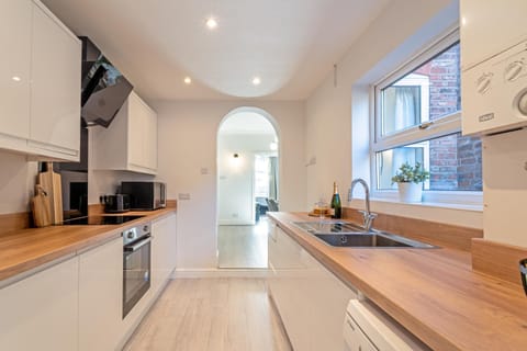 Southview Stays - Three bedroom House House in Chester