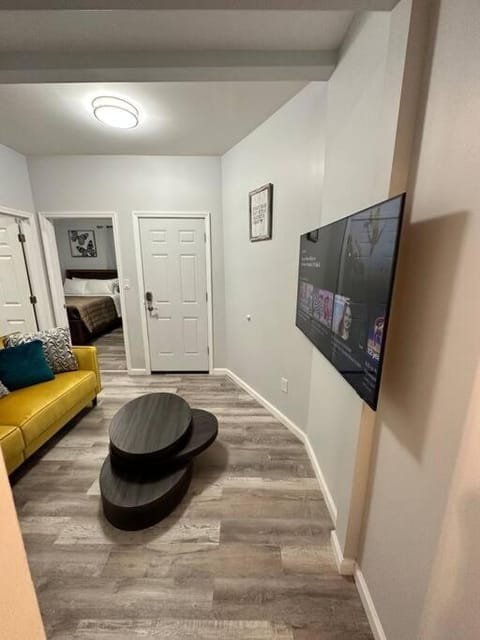 Newly 5 Star 3 Beds 1 Bath ideal Short term rental Apartment in Rotterdam