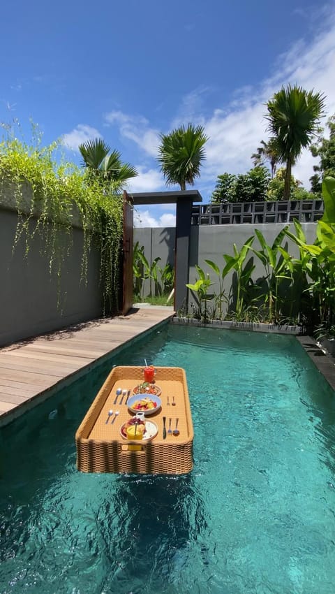 Pool view, Swimming pool, Breakfast