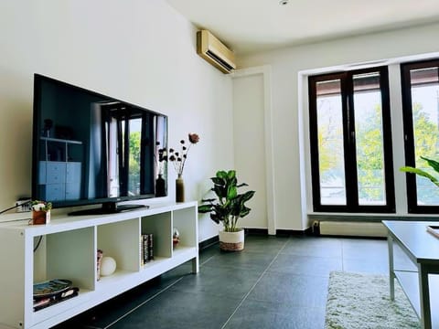 TV and multimedia, air conditioner