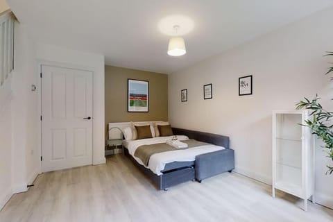 Oakwell View - Modern 3 Bed Home House in Borough of Barnsley