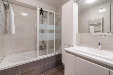 Shower, Bathroom, Bath, towels