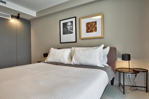 Bed, Photo of the whole room, Bedroom, hair dresser, air conditioner