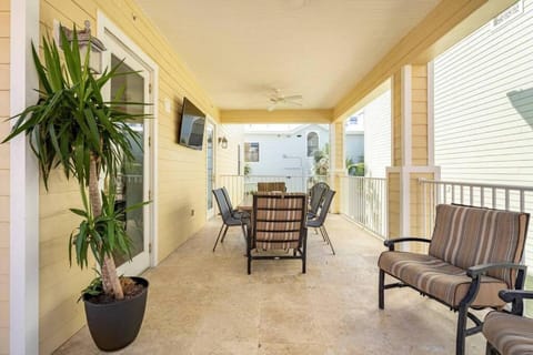 Luxury Beach House - steps to the beach House in Indian Rocks Beach