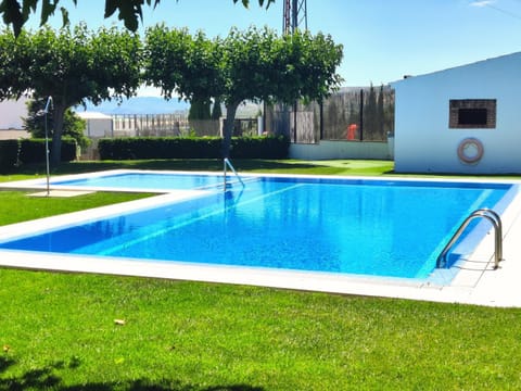 Off site, Day, Natural landscape, Garden, Solarium, Garden view, Pool view, Swimming pool, sunbed