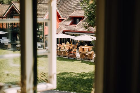Restaurant/places to eat, Garden, Balcony/Terrace