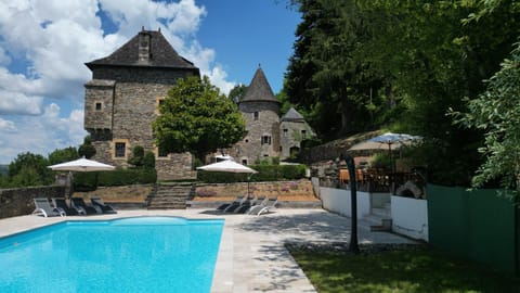 Property building, Garden, Landmark view, Swimming pool, sunbed
