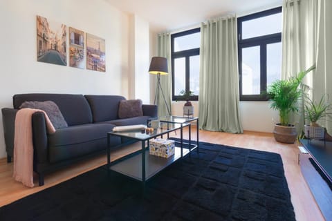 Living room, Photo of the whole room, Seating area, Evening entertainment