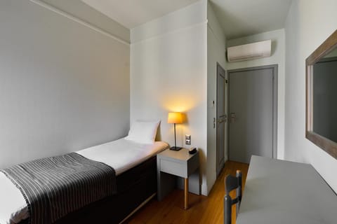 Bed, Photo of the whole room, Bedroom, air conditioner