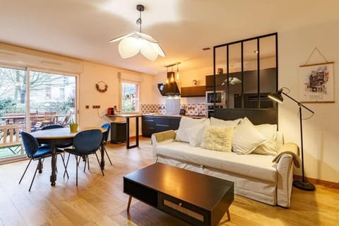 Kitchen or kitchenette, Living room, Dining area