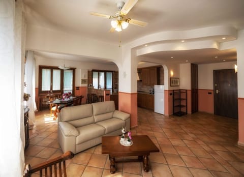 Communal lounge/ TV room, Kitchen or kitchenette, Living room, Seating area, Dining area, fireplace