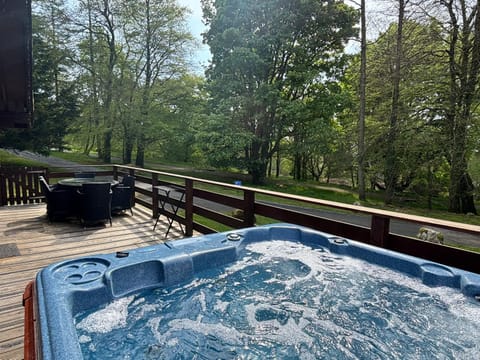 Natural landscape, Hot Tub, Dining area