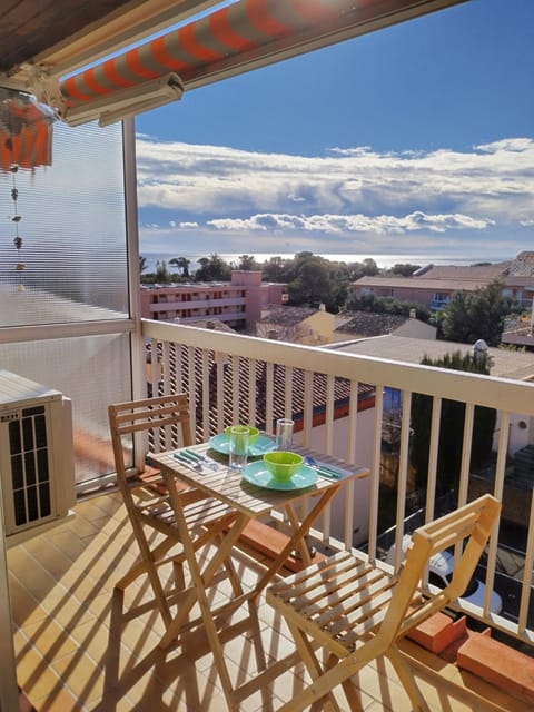 Day, View (from property/room), Balcony/Terrace, Seating area, Sea view