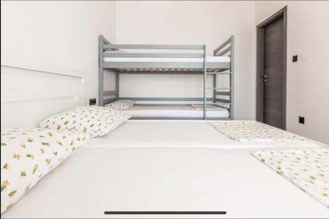 Ivana Black & White Apartments - Marusici Apartment in Split-Dalmatia County