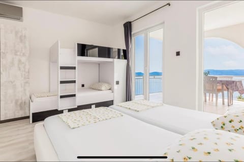 Ivana Black & White Apartments - Marusici Apartment in Split-Dalmatia County