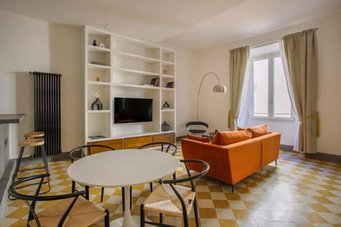 TV and multimedia, Living room, Photo of the whole room, Dining area