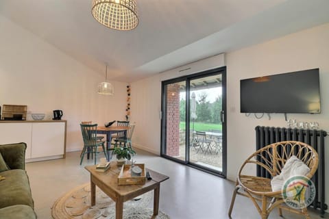 TV and multimedia, Living room, Dining area