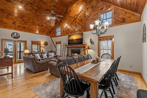 DeerWoodsLodge DOT com-Ellijay Coosawattee River-Sleeps 16-ARCADE-Hot Tub-Fire Pit-Winery's House in Georgia