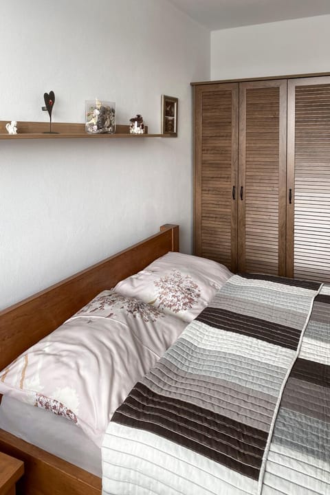 Bed, Photo of the whole room, Bedroom, wardrobe