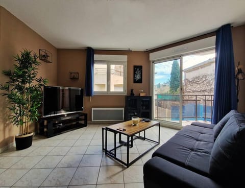 TV and multimedia, Living room, Lounge or bar