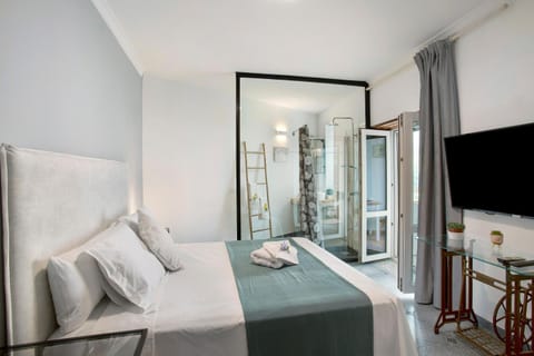 Property building, Living room, Bedroom