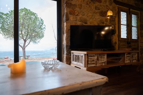 Natural landscape, TV and multimedia, View (from property/room)