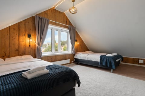 Bed, View (from property/room), View (from property/room), Bedroom