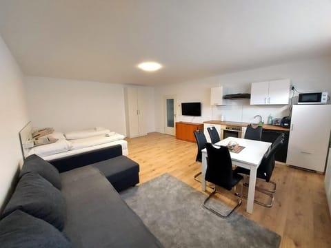 Bed, TV and multimedia, Kitchen or kitchenette, Seating area, Dining area, wardrobe