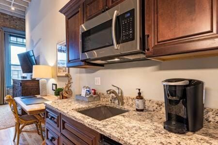 124 Lofts - Downtown Dundee - Walk to Dining Apartment in Dundee