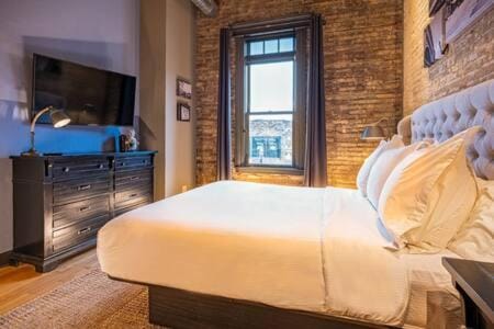 124 Lofts - Downtown Dundee - Walk to Dining Apartment in Dundee