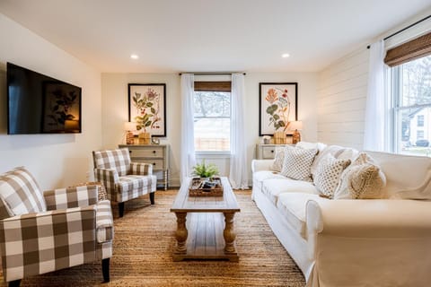 Neighbourhood, TV and multimedia, Living room, Seating area, Garden view, Garden view, wedding, wedding